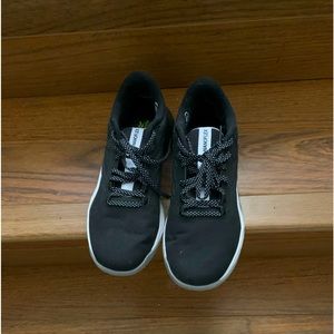 Good Shoes, but are really tide for my feet.